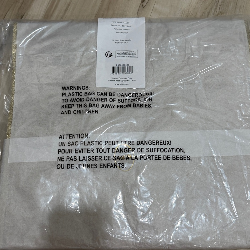Dior Beauty embroidered star mesh tote - gwp item 2025!   NIB - Sealed :) - Picture 3 of 5